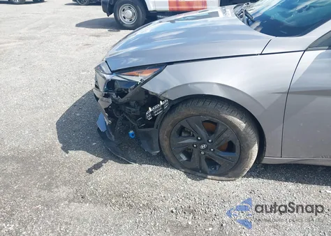 2022 Hyundai Elantra Sel z USA, uszkodzony, nr VIN KMHLM4AG8NU243250